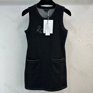 24SS FW女性のニットドレスシャツクルーデザイナードレスウールシルクデザイナークロップトップスドレス高エンド弾力性スパンコールAラインボディコーションベストプルオーバーティードレス