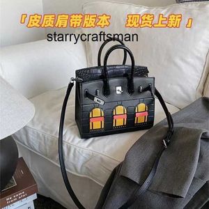 Kvinnor Handväska L Small House Bag High-End och Handbag Leather Bag Ny Cowhide Texture Single Shoulder Diagonal Span LG6A