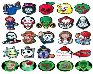 MOQ100 st sko charms delar tillbehörsdekoration för tonåringar adt män kvinnor pvc stift skor armband födelsedag halloween jul p7104516