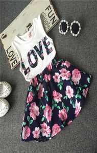 2017 Children Girls Castiral Shirt Love Tank Top Flower Skirt Cloths Set Summer Fashion Clothing setプリントベビー服スーツ5572207