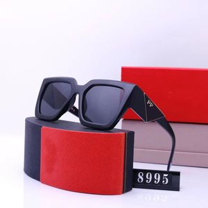 Designer solglasögon klassiska glasögonglasögon utomhus strand solglasögon för man kvinna 4 färger valfri triangulär signatur 8995