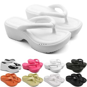 Sandal Terlik Kaydırıcıları Tasarımcı Slaytlar Q1 Erkekler için Sandalet Slayt Pantoufle Katırları Erkek Terlik Eğitmenleri Flip Flops Sandles Renkler36 366 Wo S