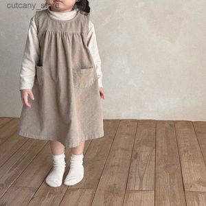 Girl's Dresses 2024 Spring New Baby Girl Sleeveless Vest Dress Infant Toddler Cute Solid Princess Dress Children Corduroy Casual Pocket Dress L240311