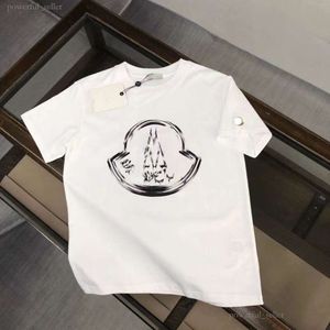 Marcas famosas Mens Polos Design Monclair T-shirt Primavera Monclair Jacket Mon Tees Férias Manga Curta Casual Letras Impressão Tops Monclear 2268