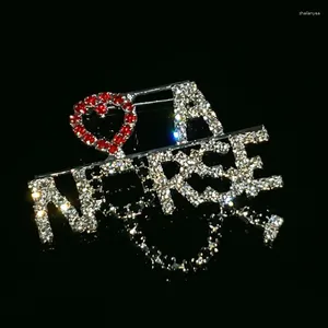 Broszki fantastyczny projekt ręcznie robionej biżuterii broszki „Love A” Word Słowo Lapel Pin Crystal Letters Prezent Hurtowa