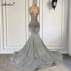 Sexig glittrande halter krage balklänningar ren V-ringning lyxig grå färg silver kristaller diamant paljett sjöjungfrun damer prom party klänningar