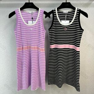 24ss FW Vestido feminino de malha com gola redonda, vestido de grife 100% lã, tops curtos, vestido regata com elasticidade de ponta, multicolorido, listrado, linha A, vestido pulôver