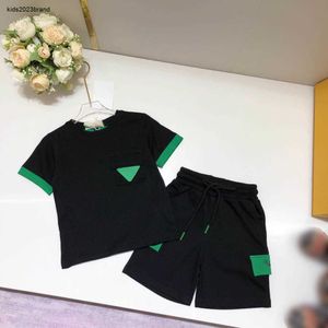 Novos fatos de treino do bebê logotipo verde crianças conjunto de duas peças tamanho 90-160 cm em torno do pescoço camiseta ternos meninos meninas t camisa e shorts 24mar