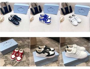 Varumärke barn sneakers designer läder barn skor storlek 26-35 boxskydd flera stilar baby casual skor 24mar