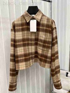 Herrenjacken Designer Frühjahr Neue CE Nanyou Mode Vielseitige Metallschnalle Plaid Stickerei Lässige Kurze Spleißen Kontrastfarbe Hemd für Frauen 3Q0P