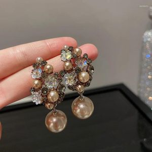 Orecchini pendenti U-Temperamento magico Fiori Imitazione Perla Strass Goccia per le donne Gioielli cavi geometrici di moda