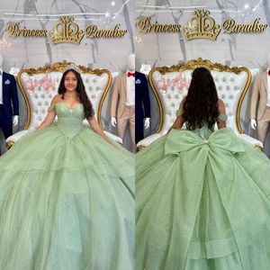 Светло-зеленое платье принцессы Quinceanera, бальное платье с открытыми плечами, блестящими бусинами, платье de Quinceanera с бантом Sweet 15, маскарадное платье