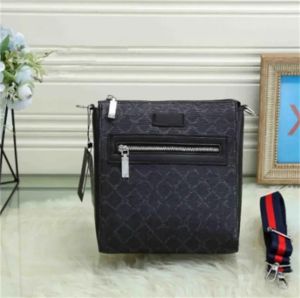 Classic Men Shoulder Bags women Cross Body Fashion Handbag Luxury Designer Leather Crossbody Postman Bag Business Travel Wallets Purse