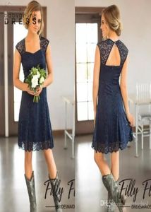 Abiti da damigella d'onore corti in pizzo pieno blu navy su misura Lunghezza al ginocchio Collo quadrato Abito da damigella d'onore da giardino con retro scavato sexy BM01793361039