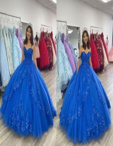 Underbara Royal Blue 3D Floral Flowers Quinceanera Dresses 2022 Ball Gown Puffy kjol Formell Ruched spetspärlor Mexikansk xv Evening P9674276