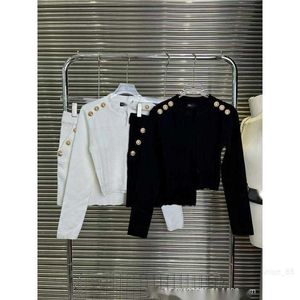 designer 23 AutumnWinter New Heavy Industry Gold Buckle V-Neck Knitted Two Piece Set, Sexy, Fashionable, Slim Fit, Elegant, and Fashionable NQ6C