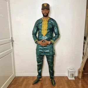 H D Roupas Africanas para Homens Roupas Tradicionais Riche Bazin Bordado 2 Pcs Conjunto Camisa Calças Bazin Terno Verde Festa de Casamento 240304