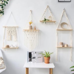 Macrame Wall Hanging Shelf Boho Heminredning Hyllor på väggträ dekoration för sovrum vardagsrum barnkammaren Christamas gåva 240305