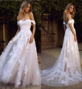 Nya Country Boho Wedding Dresses Sexig backless En linje utanför axeln Appliced ​​Tulle Long Summer Bridal Gowns Bohemian BM15101571922