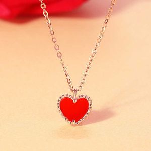 Collana a V Collana in argento sterling S925 con agata a forma di cuore Piccolo cuore rosso Ornamento pendente in agata rossa per regalo di lusso leggero da donna