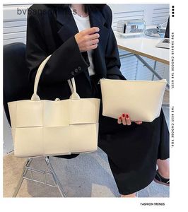 Luxury Bottegs Venets Tote Bag Autumn and Winter 2024 New Fashion Large Capacity Bag Womens Leisure Simple Shoulder Style with Original 1:1 Logo