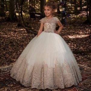 2024 Princess Champagne Lace Flower Dresses Vintage Cap Sleeve Sheer Crew Neck Appliques Ruched Tulle Ball Gown Cute Girl Formal White Party Gowns Pageant Wears 0510