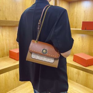 Shop Fabrik Großhandel Mittelalterliche Tasche Damen Neue Niete Berg Kamelie Alte Blume Unterarmkette Einzelne Umhängetaschen