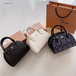 Atacado designer novas bolsas 50% de desconto novo saco das mulheres clássico revestimento antigo flor colar portátil mantou um ombro corpo metade