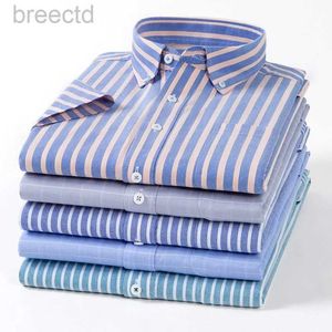 メンズポロス新しい夏の高品質のコットンシャツ半袖ドレスシャツスリムソーシャルビジネスブラウスストライプシャツLDD240312