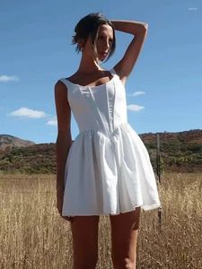 Casual Dresses Chicheca Slim White Women Summer Pelpum Short Mini Dress for Petite 2024 Back Zipper ärmlös Beach Party Tank Vestidos