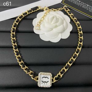 Pendant Necklaces Charm Womens Chanellly Designer Brand Love Gold Classic Gift Pearl Necklace Autumn Vintage Design Gifts Jewelry 438