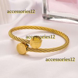 Bangle Cuff Bangle Womens Love Luxury Jewelry 18K Gold Designer Bracelet Family Party Gifts Jewelry Women Designer Bracelet Spring Fashion Gift Wholesale Jewelry