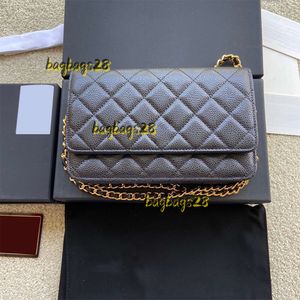 Axelväskor klassisk kedjepåse klaff koppling väska handväska uppgraderad magnetisk hasp metall zip cc woc väska pochette cross body calfskin lammskinn quiltade kaviarväskor2024