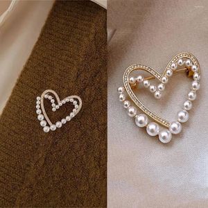 Spille di lusso a doppio strato cuore d'amore per le donne eleganti strass imitazione perle spille maglione cardigan fibbia gioielli