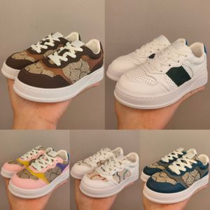 Barn sneakers plattform pojkar flickor skor casual g brev tryckt strand barn designer lyx varumärke tränare ungdom småbarn utomhus barn sko vit marinbeige 26-35