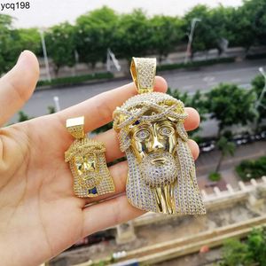 Męskie biodro Duży rozmiar Sprzedane Mikro Pave Cubic Zirconia Diamond Gold Plaked Jezus Wiselant Biżuteria