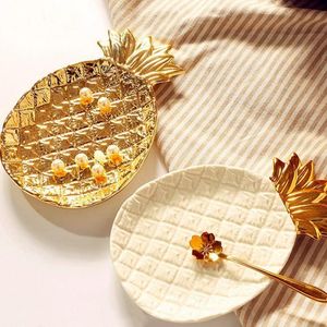 Creative Gold Pineapple Ceramic Storage Tray Golden Ananas smycken Pall Matpall torr fruktplatta hem dekoration tallrik282u