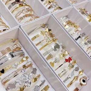 Bransoletki Kobiety Boletka projektant biżuteria Faux skóra 18K Gold Stated Stali Stal Stael Mankiet Mankiet Modna Biżuteria Specjalna luksusowa bransoletka