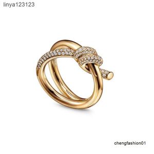 Band Designer Ladies Rope Knot Ring with Diamonds Fashion Rings for Women Classic Jewelry Gold Plated Rose Wedding Wholesale