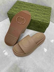 رجال النعال المصمم صندل Izmir Flip Flop Leather Heritage Calfskin Sandals Summer Lazy Fashion Home Beach Slides Black