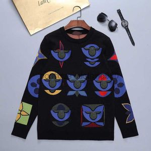 luxury triped Sweaters Men Crew Neck Pullover Tops Half Blue White Winter Knitted Sweaters Long Sleeve New designer knit sweaters S502
