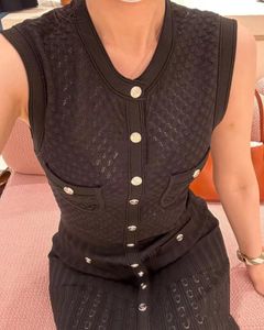 24-Ny Sandro Hollow V-hals stickad klänning 2023 Black Basic Casual Dresses