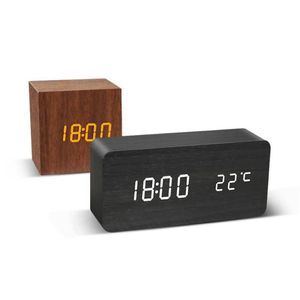 LED TRÄLEM Alarmklocka Klocka Tabell Voice Control Digital Wood Electronic Desktop USB AAA Powered Clocks Table Decor2074