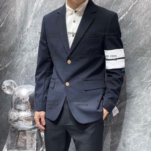 Designer Man Suit Blazer drukowana top w paski z różnymi wzorami przyciskami do dekoracji przycisków kieszonkowych
