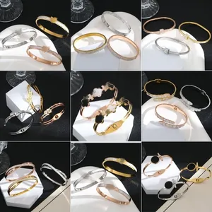 Designer de marca pulseiras mulheres pulseira de luxo designer jóias 18k banhado a ouro inoxidável amantes presente pulseiras especial atacado pulseira de luxo envio aleatório