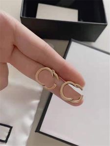 Gold Color Designer Studs luksusowe kolczyki eleganckie hiphop unikalne kobiety modne Orecchini impreza rocznica prezenty projektant biżuterii męskie Ohrringe Rose ZB016 i4