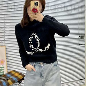 Kvinnors tröjor Designer Xiao Xiangfeng Fashion High Edition 23 Autumn/Winter Black and White Letter Jacquard Flip Collar Sticked Woolen Sweater Lipk