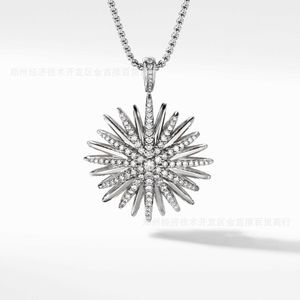 AA Designer Pendant Necklace Sweet Love Jade Dyman Popular Sunflower Zircon Pendant Halsband 37CP