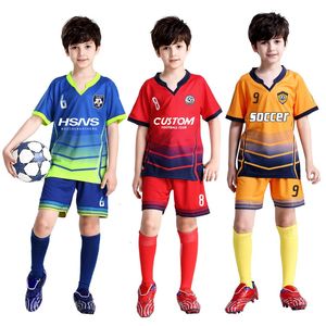 Großhandel benutzerdefinierte 100 % Polyester Kinder Fußball Jersey Sommer atmungsaktive Fußball Jersey Set Fußballuniform für Kinder Y303 240306