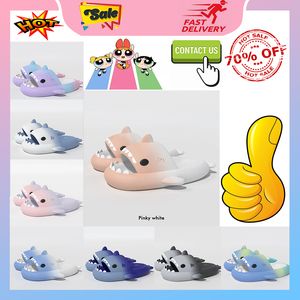 Designer Casual Platform Shark Slides tofflor Män Kvinnan Anti Rainbow Fashion Slip -Resistant Light Weight Breattable Low Cut Super Soft Sandals Slipper Gai